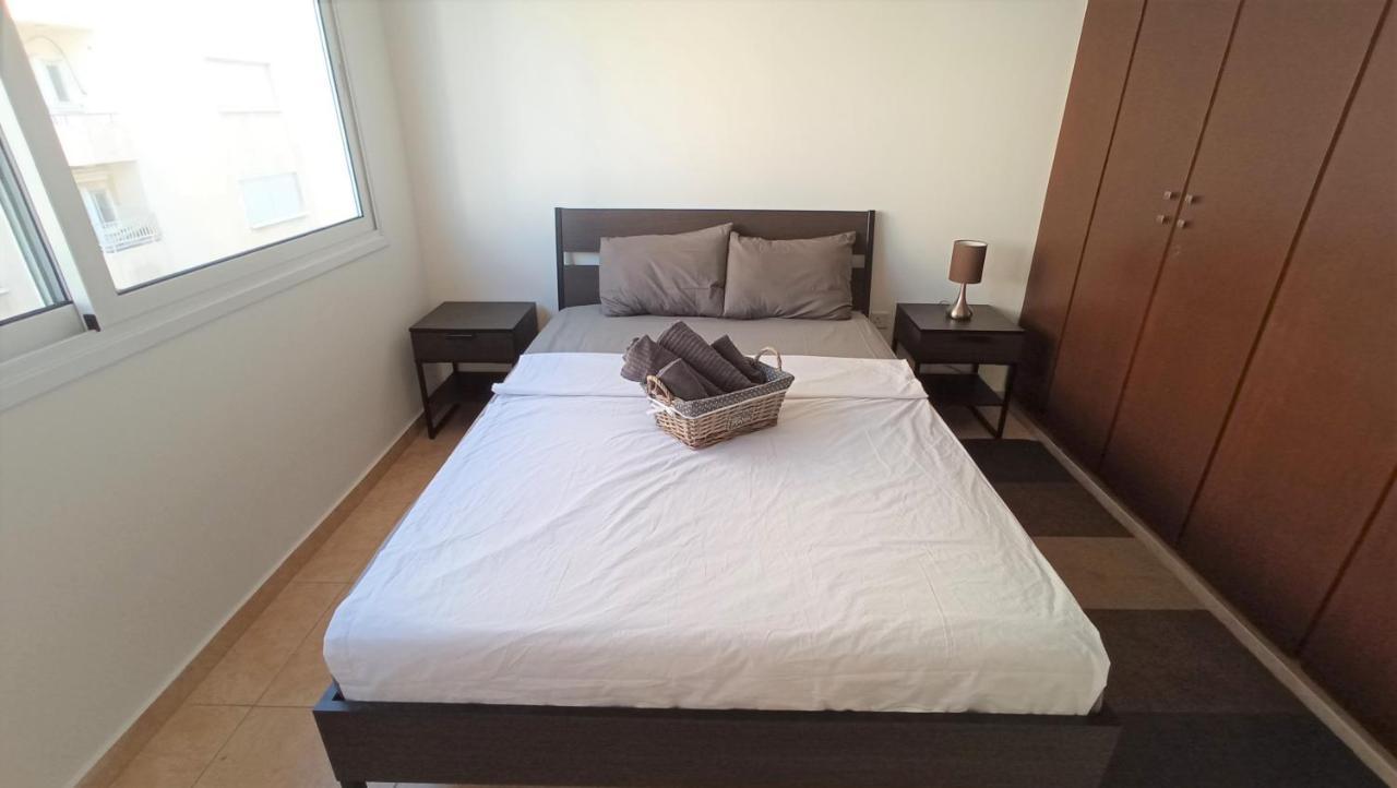 5 Min To The Beach Holiday Shared Apartment - Private Room In 3 Bdr Apt Larnaca Exteriér fotografie